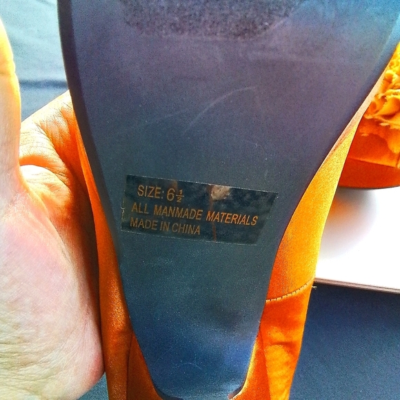 QUPID WOMENS 6.5 ORANGE OPEN TOE POMPOM HEEL PLATFORMS - Picture 6 of 8